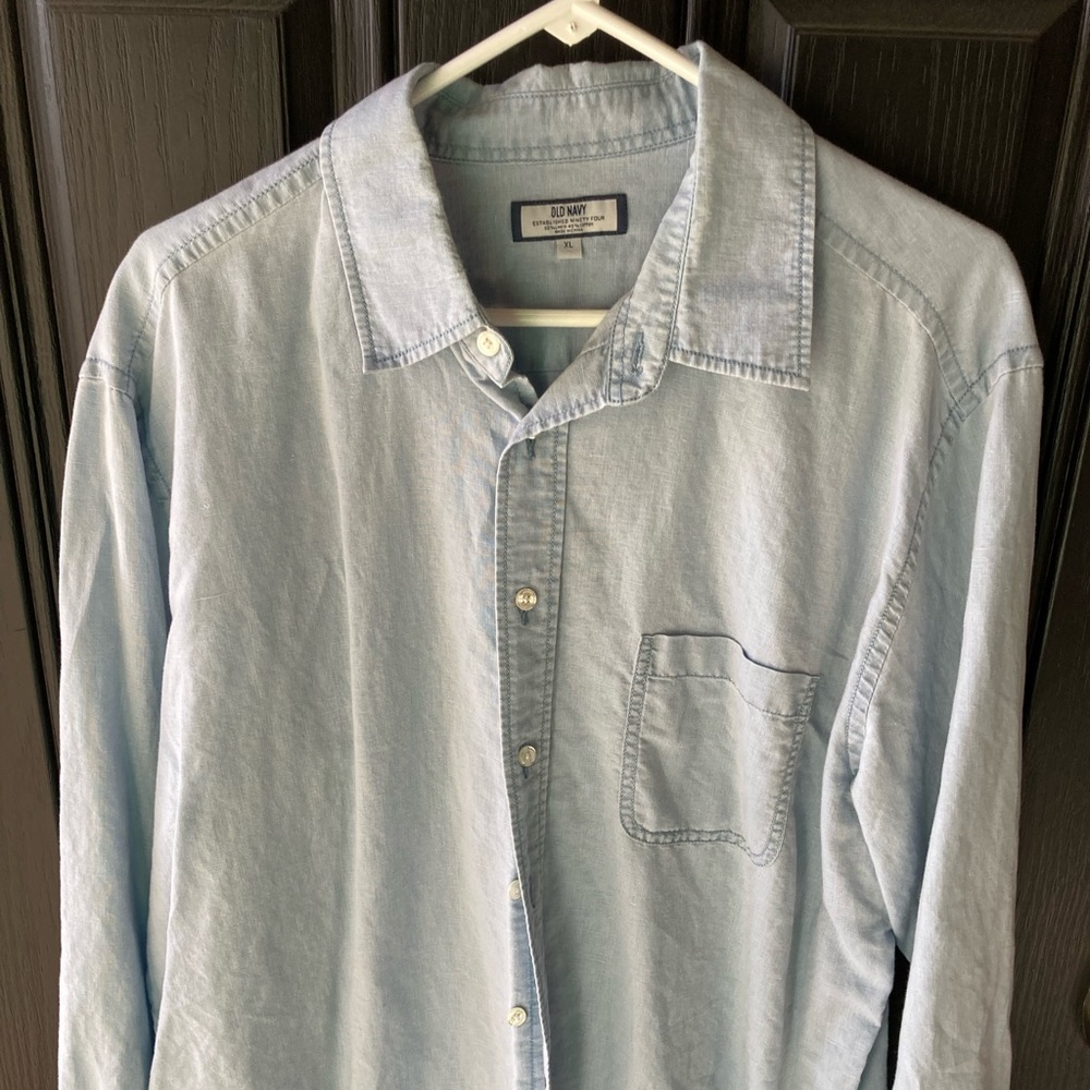 Old Navy chambray blue men’s button down shirt XLarge
